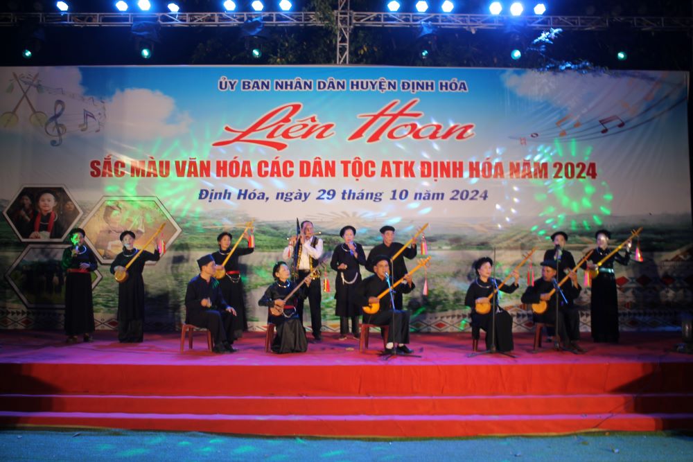 Liên hoan sắc màu văn hóa các dân tộc ATK Định Hóa, tối 29/10/2024. Ảnh: Chu Khôi.