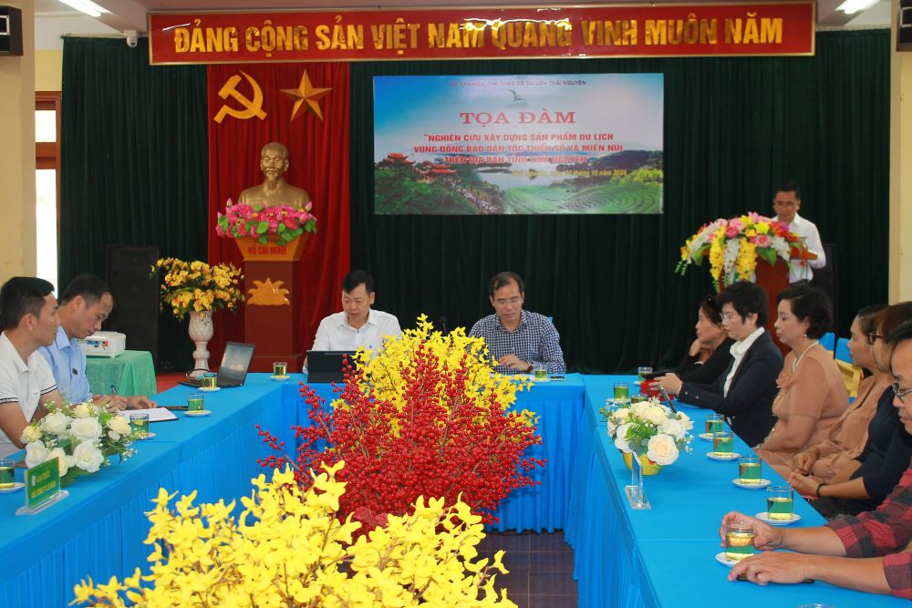 Quang cảnh toạ đàm sáng 30/10/2024. Ảnh: Chu Khôi.