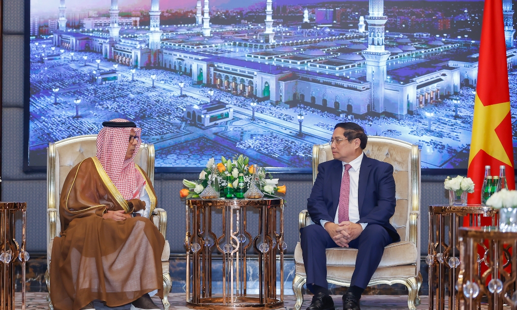 Thủ tướng Phạm Minh Chính tiếp ông Abdullah Mohammad Alzamil, Chủ tịch hội đồng quản trị Zamil Industrial - Ảnh: VGP