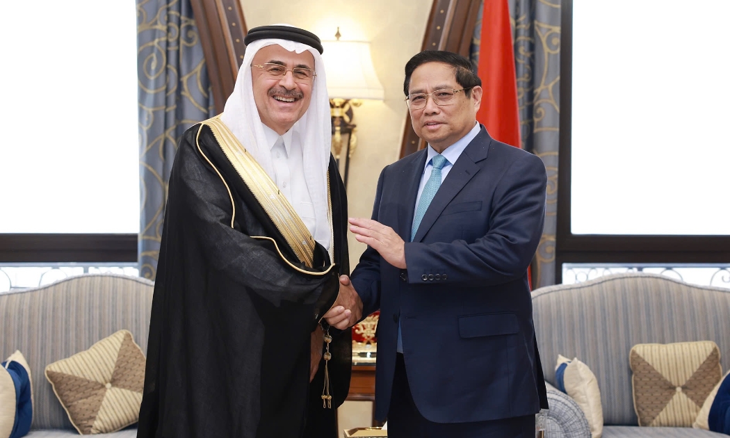 Thủ tướng Phạm Minh Chính và ông Amin Al-Nasser, Chủ tịch kiêm Tổng Giám đốc Tập đoàn Dầu khí Saudi Arabia (Saudi Aramco) - Ảnh: VGP