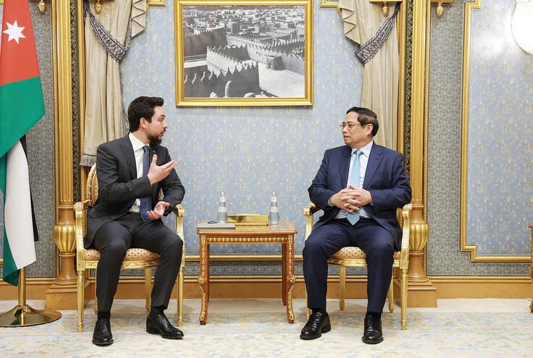 Thủ tướng tiếp&nbsp;Ho&agrave;ng Th&aacute;i tử Jordan. Ảnh: VGP.