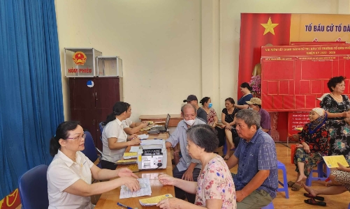 Người hưởng lương hưu tháng 11 bằng tiền mặt có thể nhận trễ 2 ngày 