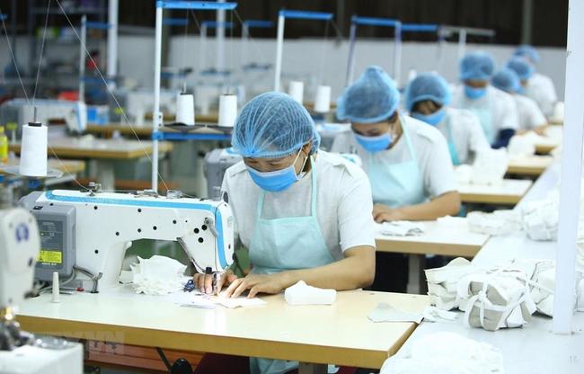 Khi người lao động thuộc nhóm ngành nặng nhọc, độc hại sẽ được hưởng chế độ nghỉ hưu sớm 5 năm. Ảnh minh họa.