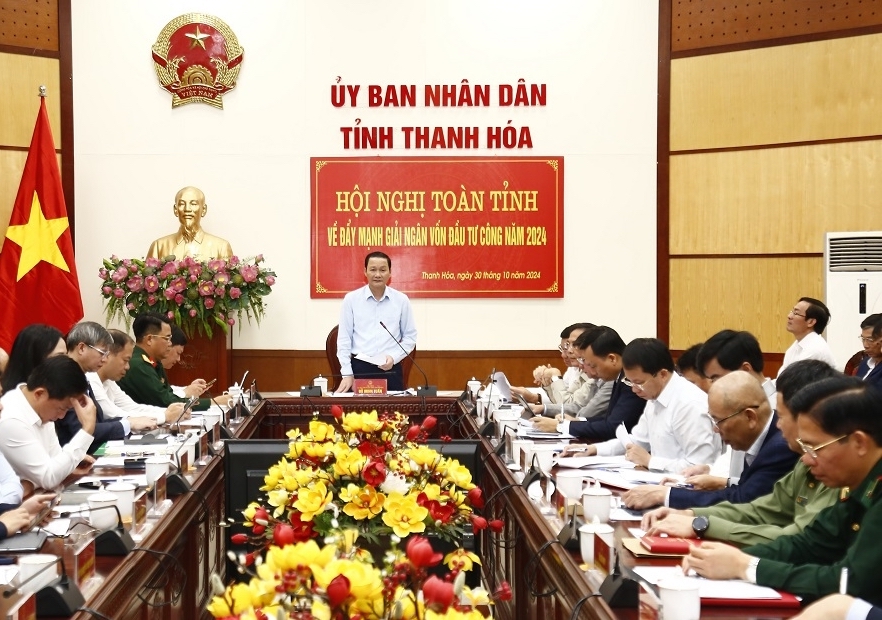 Chủ tịch UBND tỉnh Thanh Hoá Đỗ Minh Tuấn chủ trì hội nghị.