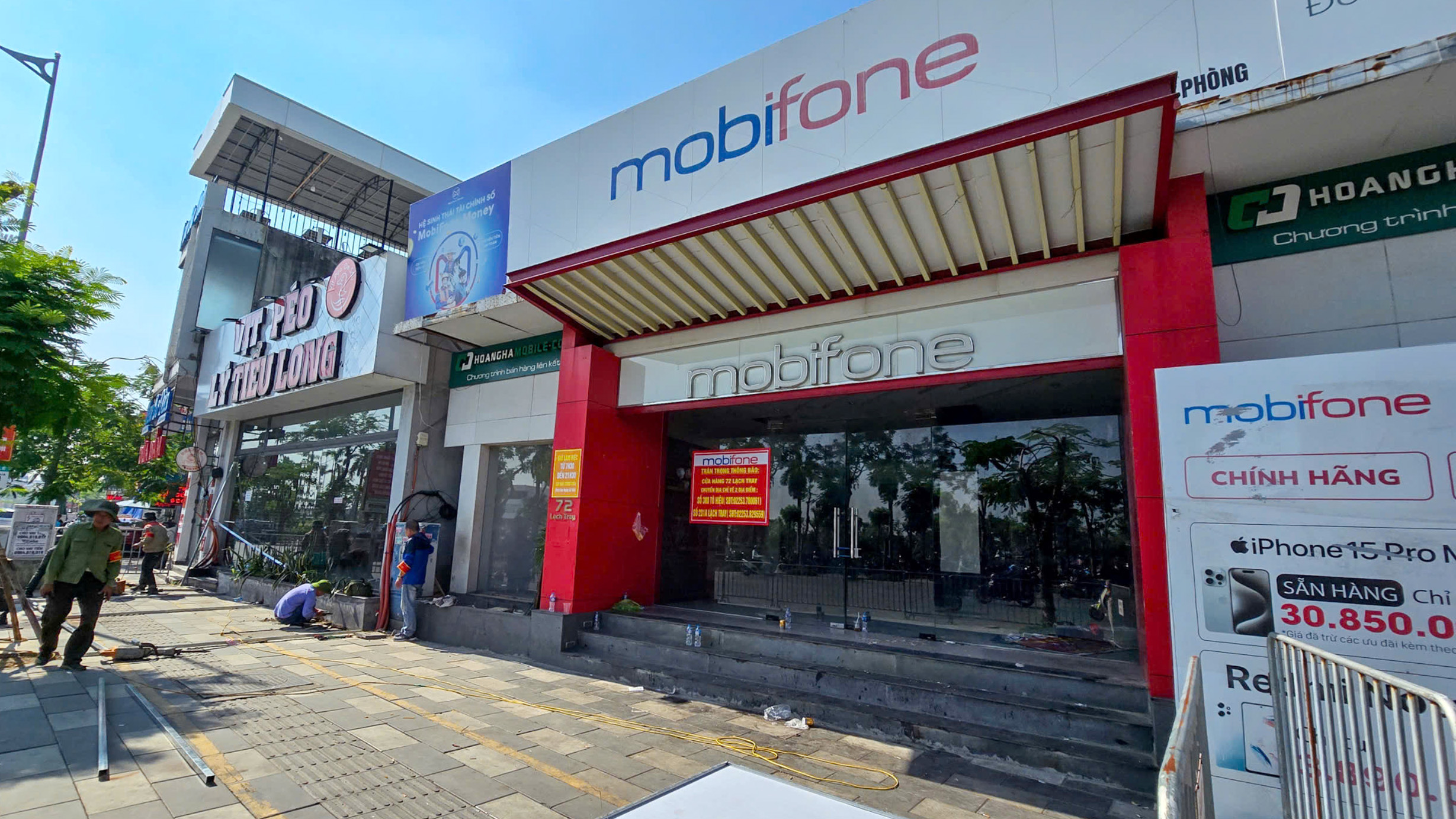 Lực lượng chức năng thực hiện cưỡng chế, lập hàng rào quản lý khu đất hơn 6.400m2 Công ty cổ phần May Hai sử dụng