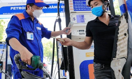 Đồng loạt tăng giá xăng dầu