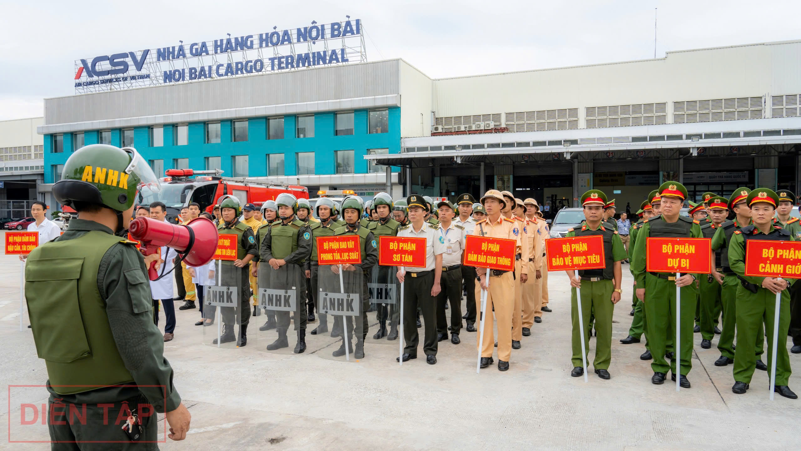 Diễn tập mang mật danh KN-07 với tình huống “bắt giữ con tin tại nhà ga hành khách Cảng Hàng không Quốc tế Nội Bài.
