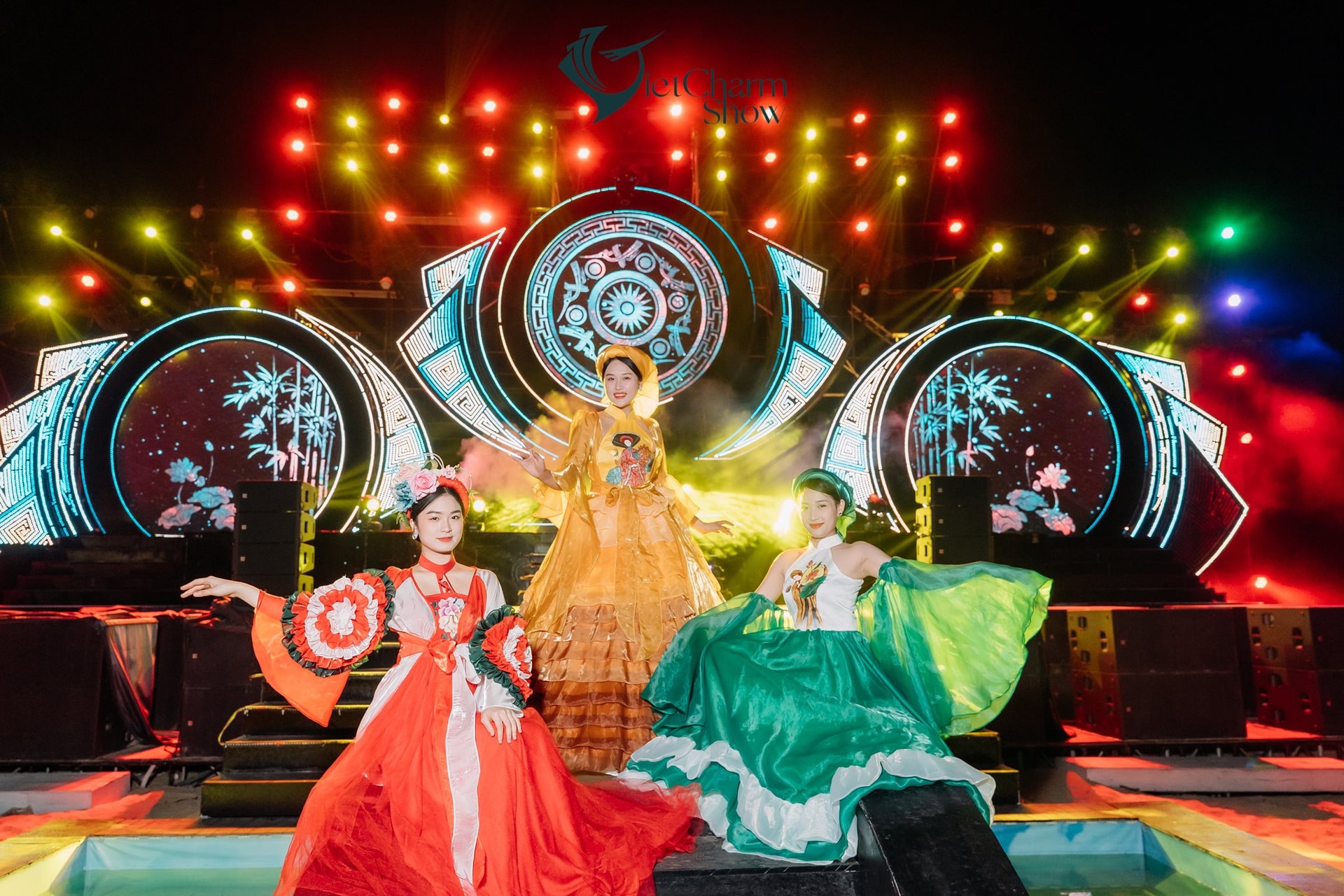 Sau buổi ra mắt Vietcharm show vào tối 1/11, Ban Tổ chức sẽ dành 2 đêm diễn miễn phí trong 2 ngày 2 và 3/11 để tri ân khán giả.