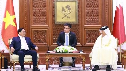 Prime Minister meets with Speaker of the Shura Council of Qatar