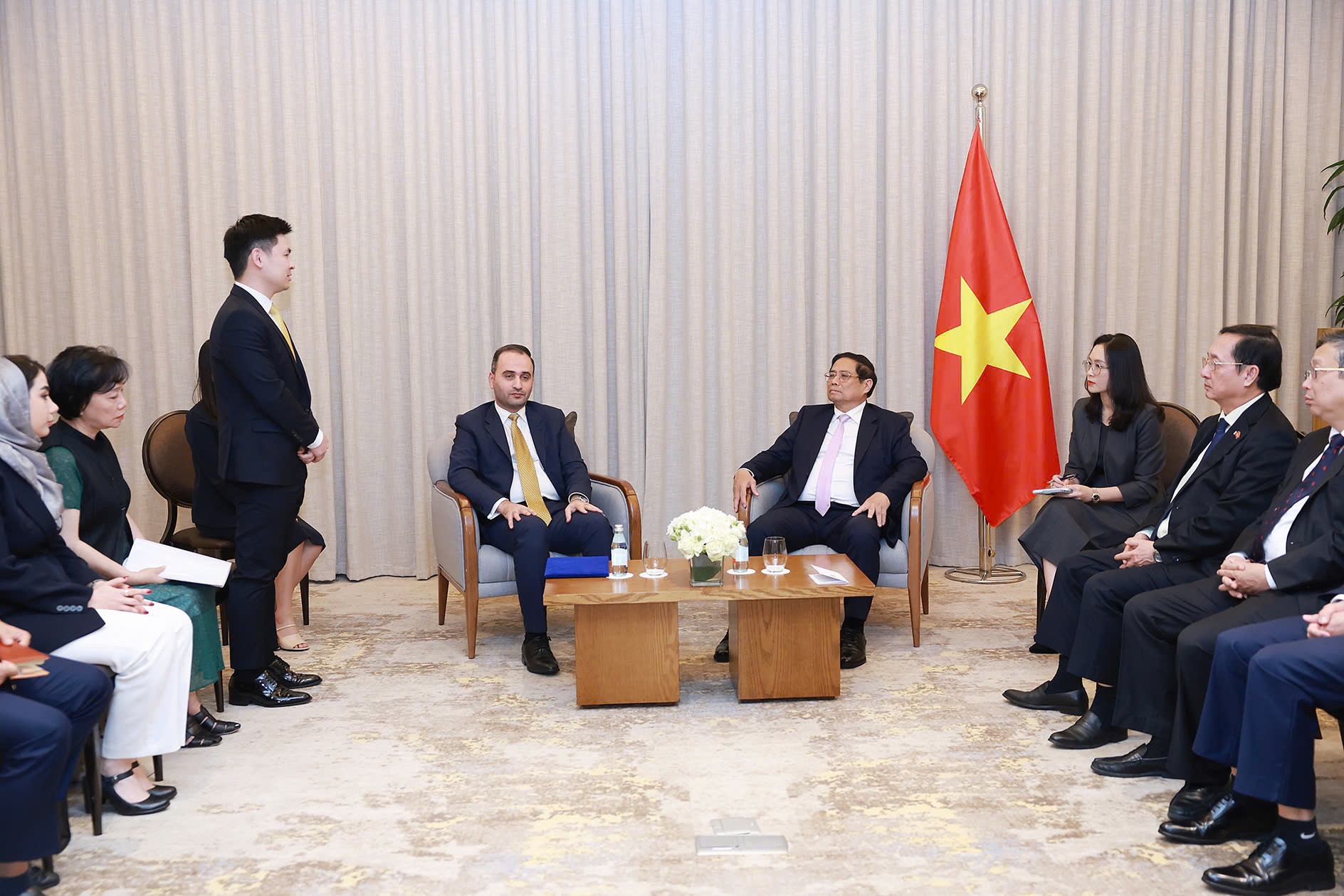 Phó Chủ tịch HĐQT T&T Group Đỗ Vinh Quang báo cáo Thủ tướng Chính phủ kế hoạch nghiên cứu đầu tư dự án Tổ hợp thể thao và công viên tại Hà Nội. (Ảnh: Nhật Bắc).
