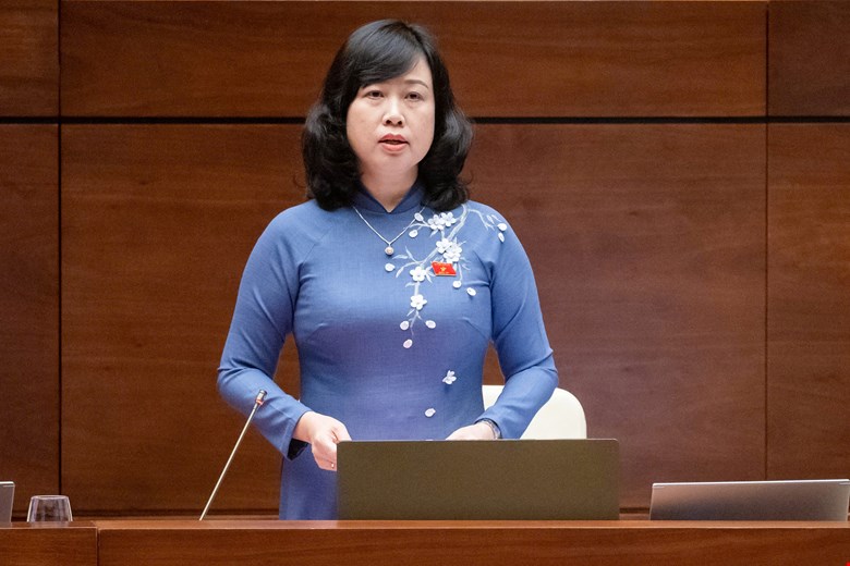 Ph&aacute;t biểu giải tr&igrave;nh li&ecirc;n quan đến đối tượng tham gia bảo hiểm y tế, trong đ&oacute; c&oacute; li&ecirc;n quan đến học sinh, sinh vi&ecirc;n, th&acirc;n nh&acirc;n của qu&acirc;n nh&acirc;n thường trực, đối tượng ATK, v&ugrave;ng bi&ecirc;n giới&hellip;, Bộ trưởng Bộ Y tế Đ&agrave;o Hồng Lan cho biết xin tiếp thu, r&agrave; so&aacute;t, đ&aacute;nh gi&aacute; để đồng bộ với hệ thống ph&aacute;p luật.