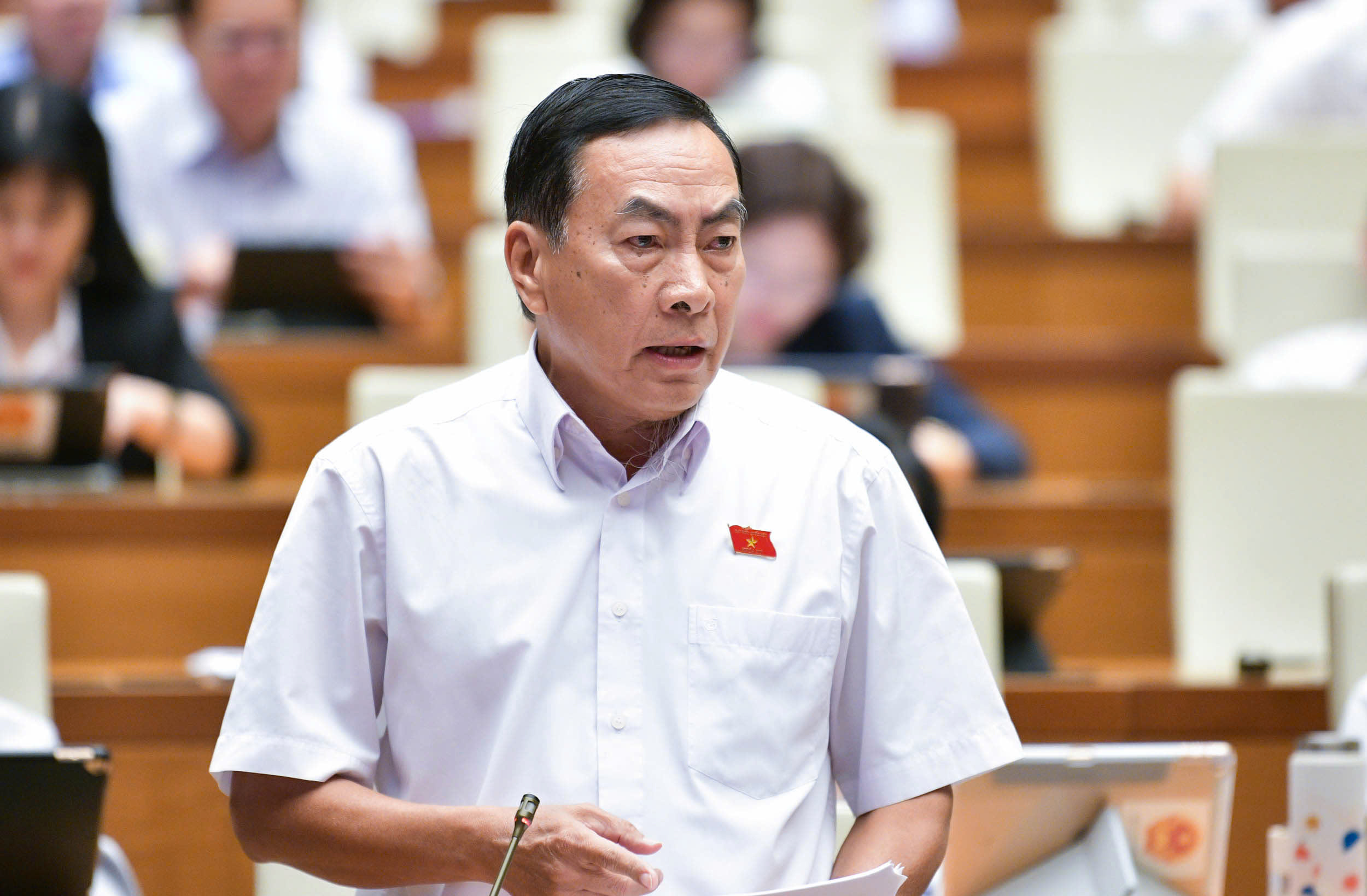 Đại biểu Phạm Văn Hòa, đoàn Đồng Tháp, đề nghị nghiên cứu kỹ lưỡng hơn về mở rộng đối tượng tham gia bảo hiểm y tế.