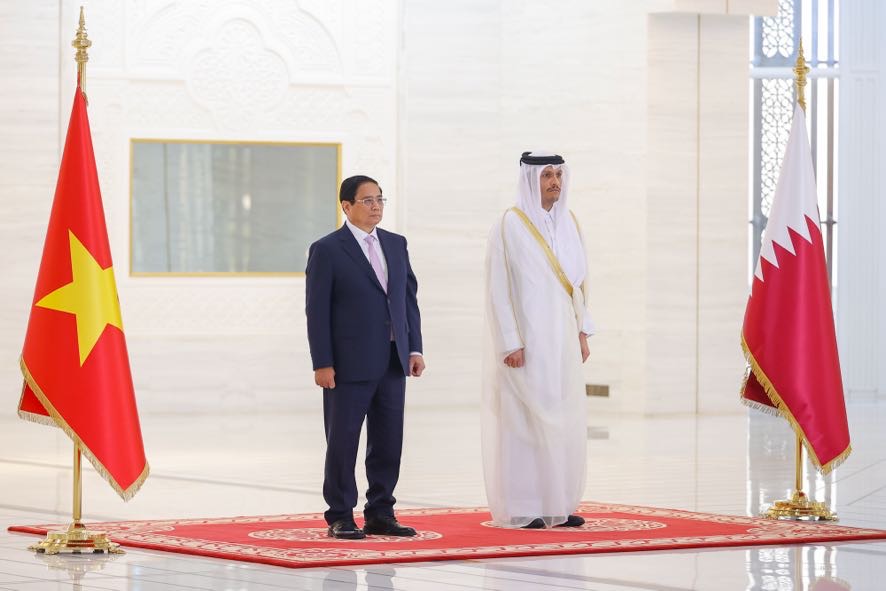 Thủ tướng Phạm Minh Chính và Thủ tướng Nhà nước Qatar Sheikh Mohammed bin Abdulrahman bin Jasim Al-Thani - Ảnh: VGP