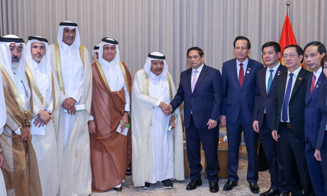 Thủ tướng Phạm Minh Chính tiếp đoàn Hiệp hội doanh nghiệp Qatar do ông Sheikh Faisal bin Qassim Al Thani, Chủ tịch Hiệp hội, đồng thời là Chủ tịch Tập đoàn Al Faisal Holding dẫn đầu. Ảnh: VGP.