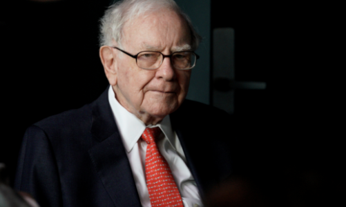 Chỉ bán không mua, Warren Buffett đang nắm lượng tiền mặt kỷ lục hơn 300 tỷ USD