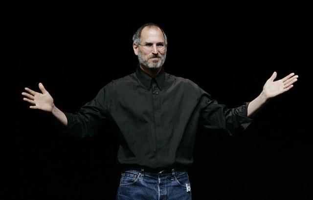 Đồng sáng lập Steve Jobs trong sự kiện ra mắt sản phẩm mới của Apple vào năm 2006. 