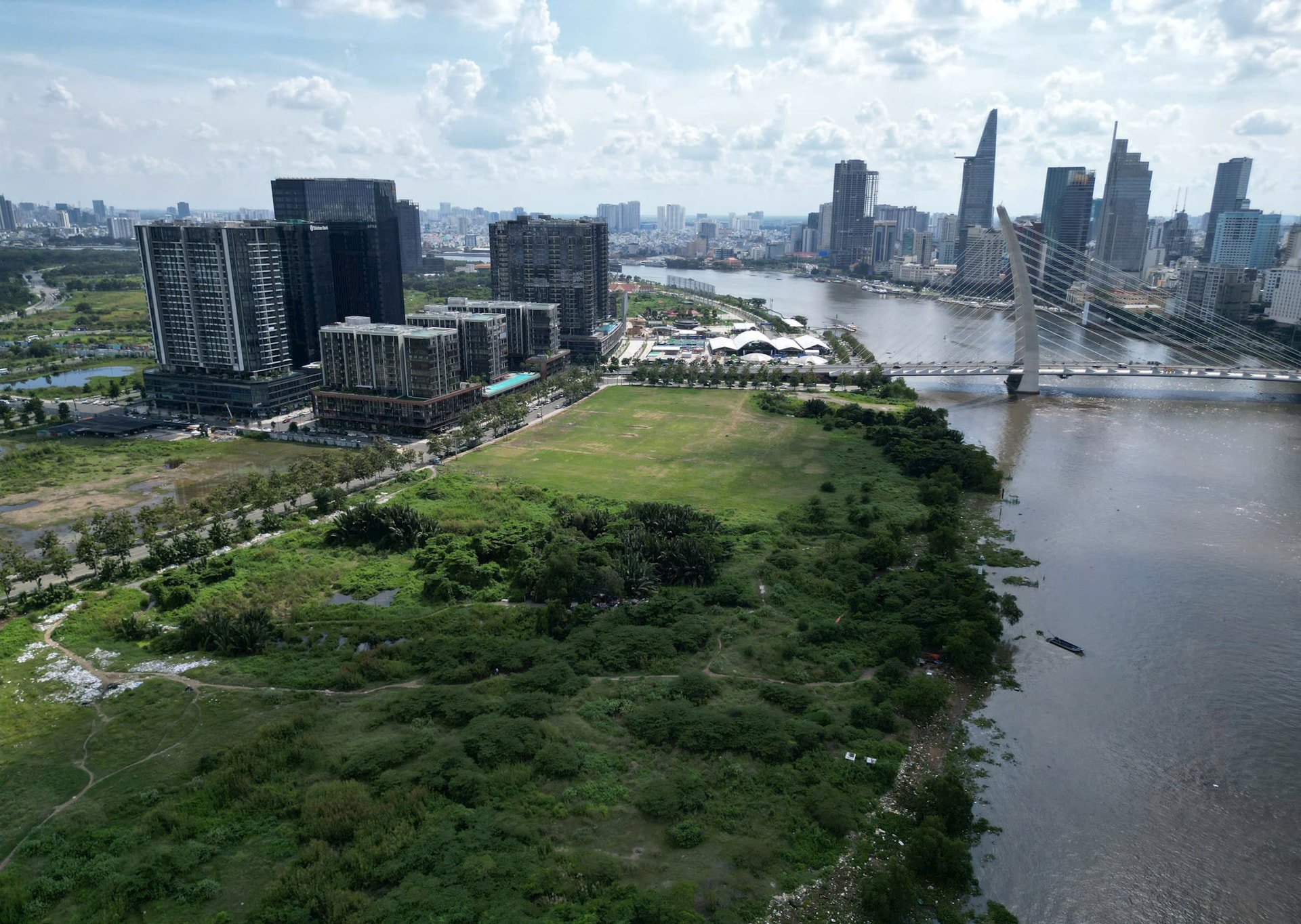 Khu đất "hoang" ven sông Sài Gòn phía TP. Thủ Đức sẽ trở thành công viên Sáng Tạo nhằm tạo điểm nhấn xanh cho khu vực. Ảnh: Kim Sáng.