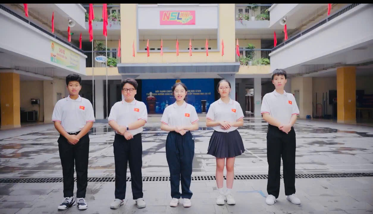 Nhóm học sinh trường THCS Ngô Sĩ Liên, THCS Chu Văn An và THPT Nhân Chính - Hà Nội đạt thành tích xuất sắc nhất.