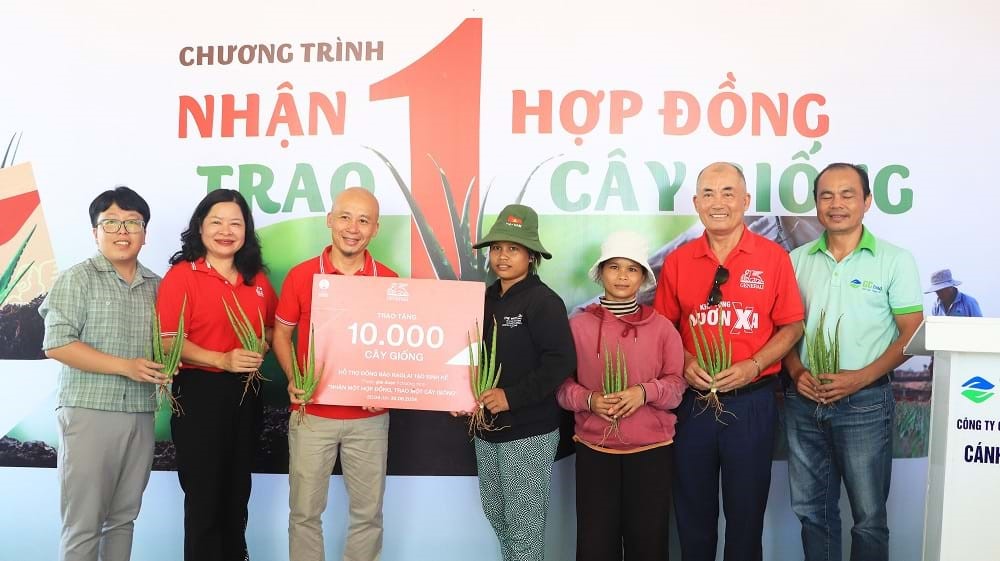 10.000 cây giống đã được Generali cùng chương trình phi lợi nhuận TreeBank trao tặng cho bà con đồng bào Raglai, Ninh Thuận.