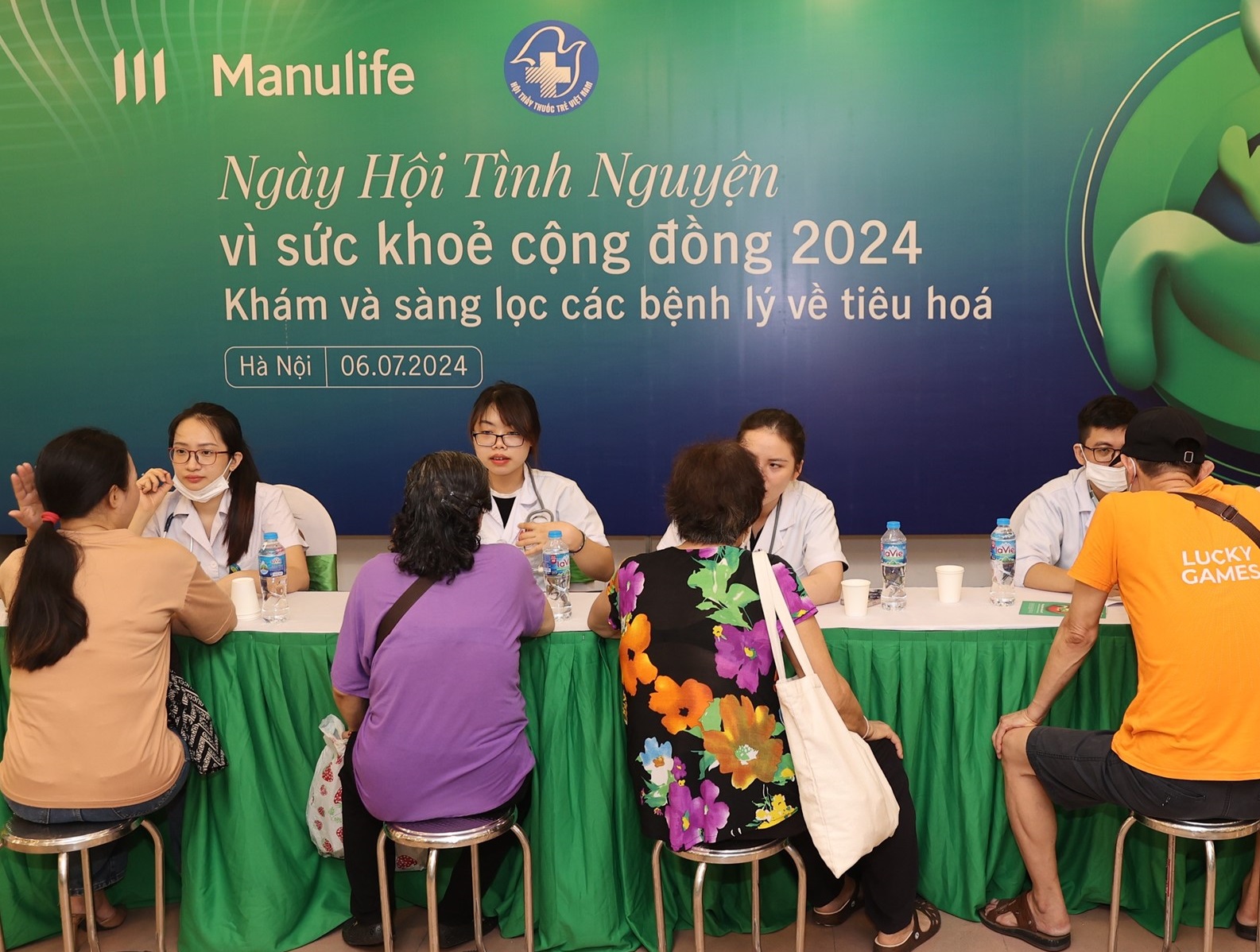 Người dân được khám sức khỏe miễn phí trong chương trình “Sống Sạch - Sành - Xanh” giai đoạn I, diễn ra vào tháng 7/2024.