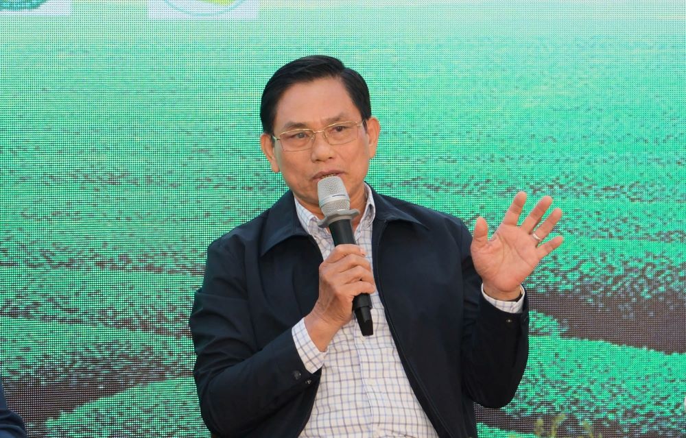 Ông Hoàng Vĩnh Long: 