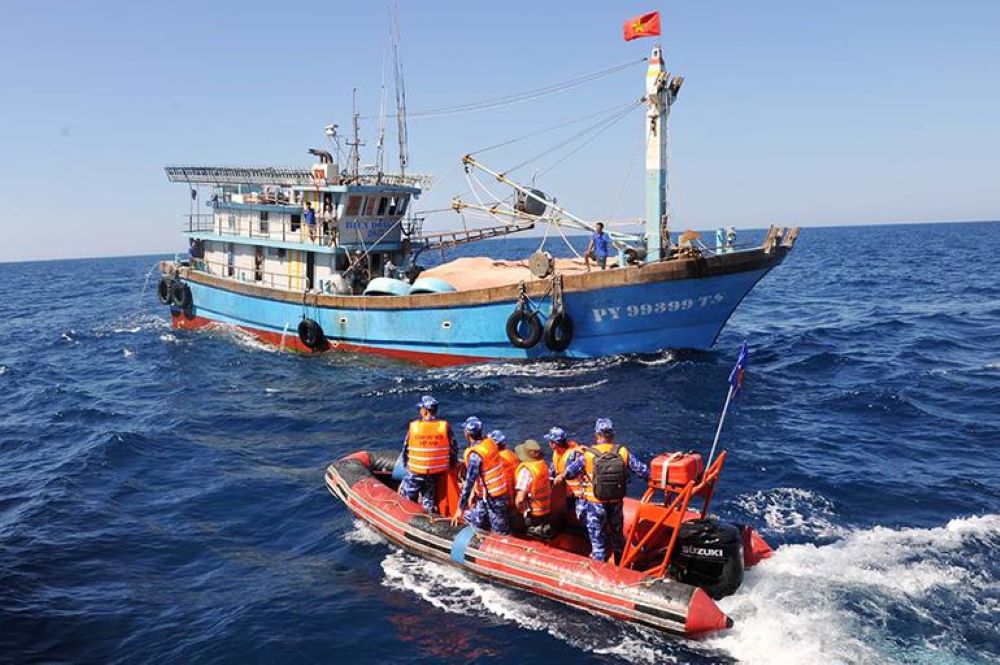 Tuần tra, kiểm soát, xử lý dứt điểm tàu cá "3 không".