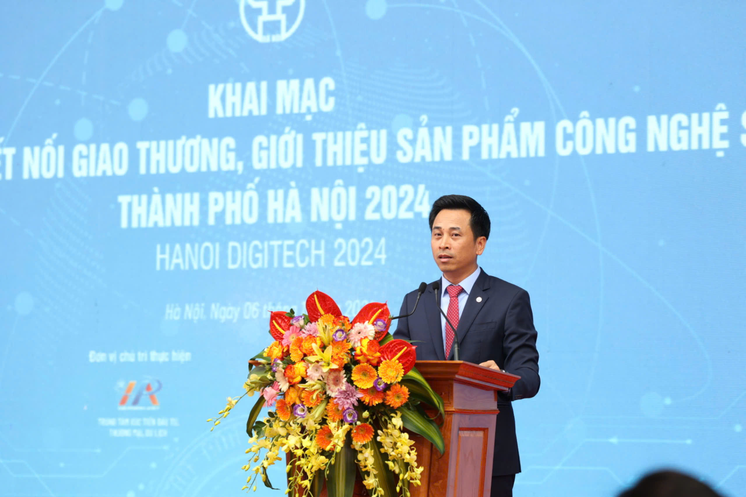 Giám đốc HPA Nguyễn Ánh Dương phát biểu khai mạc triển lãm.
