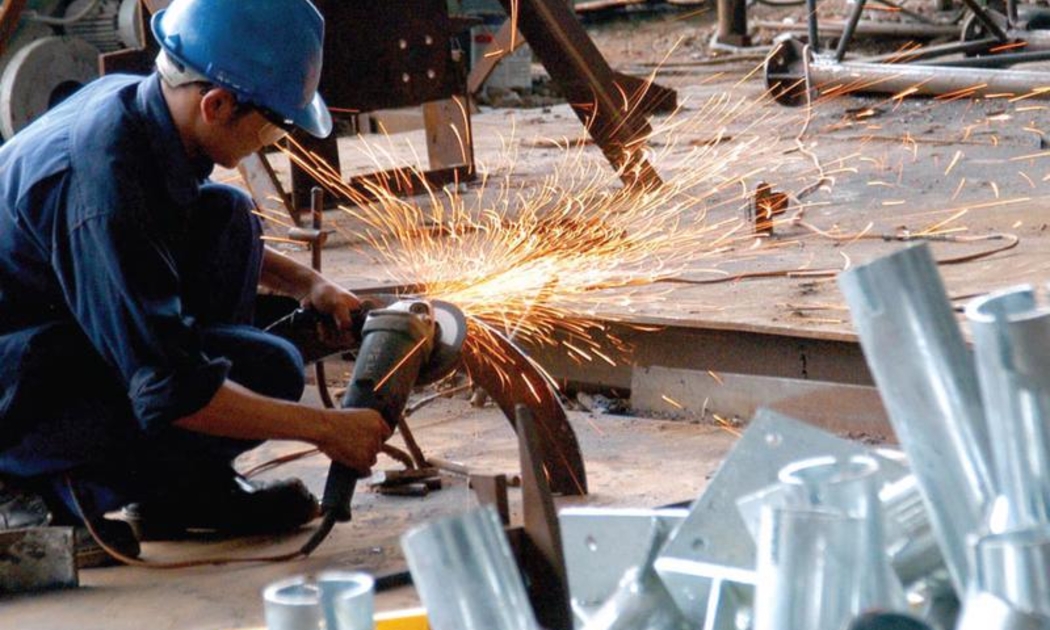 Người lao động bị suy giảm khả năng lao động trong quá trình làm việc sẽ được hưởng trợ cấp tai nạn lao động. Ảnh minh họa.