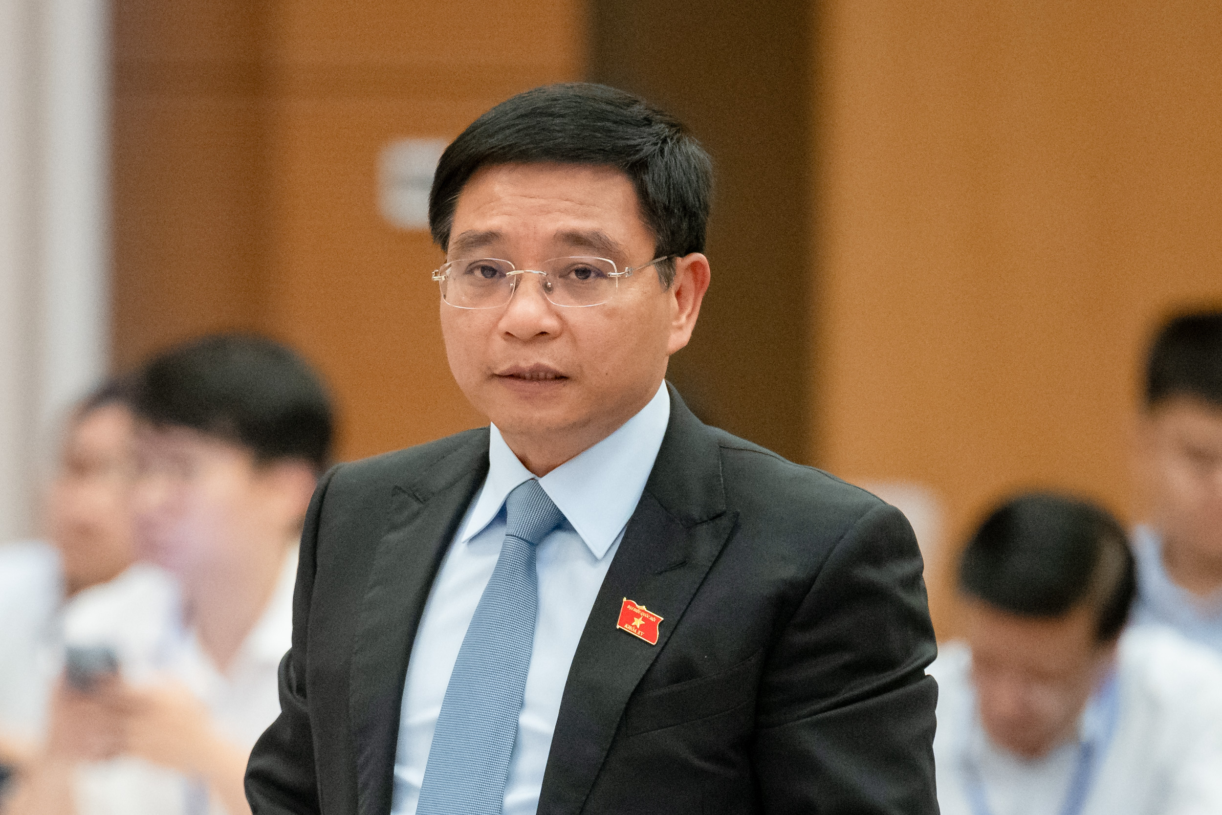 Bộ trưởng Bộ Giao thông Vận tải Nguyễn Văn Thắng trình bày Tờ trình.