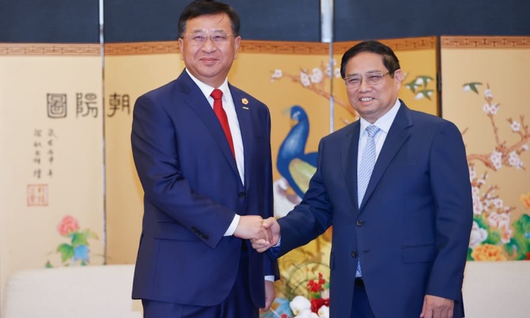 Thủ tướng Phạm Minh Chính tiếp ông Đới Hòa Căn, Chủ tịch Hội đồng quản trị Tập đoàn Xây dựng công trình đường sắt Trung Quốc (CRCC) - Ảnh: VGP