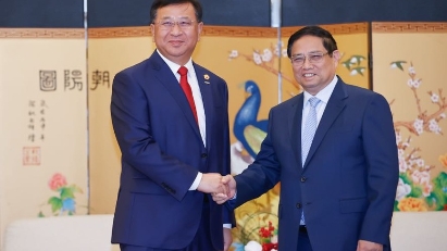 China's CRCC eyes Vietnam's railway projects