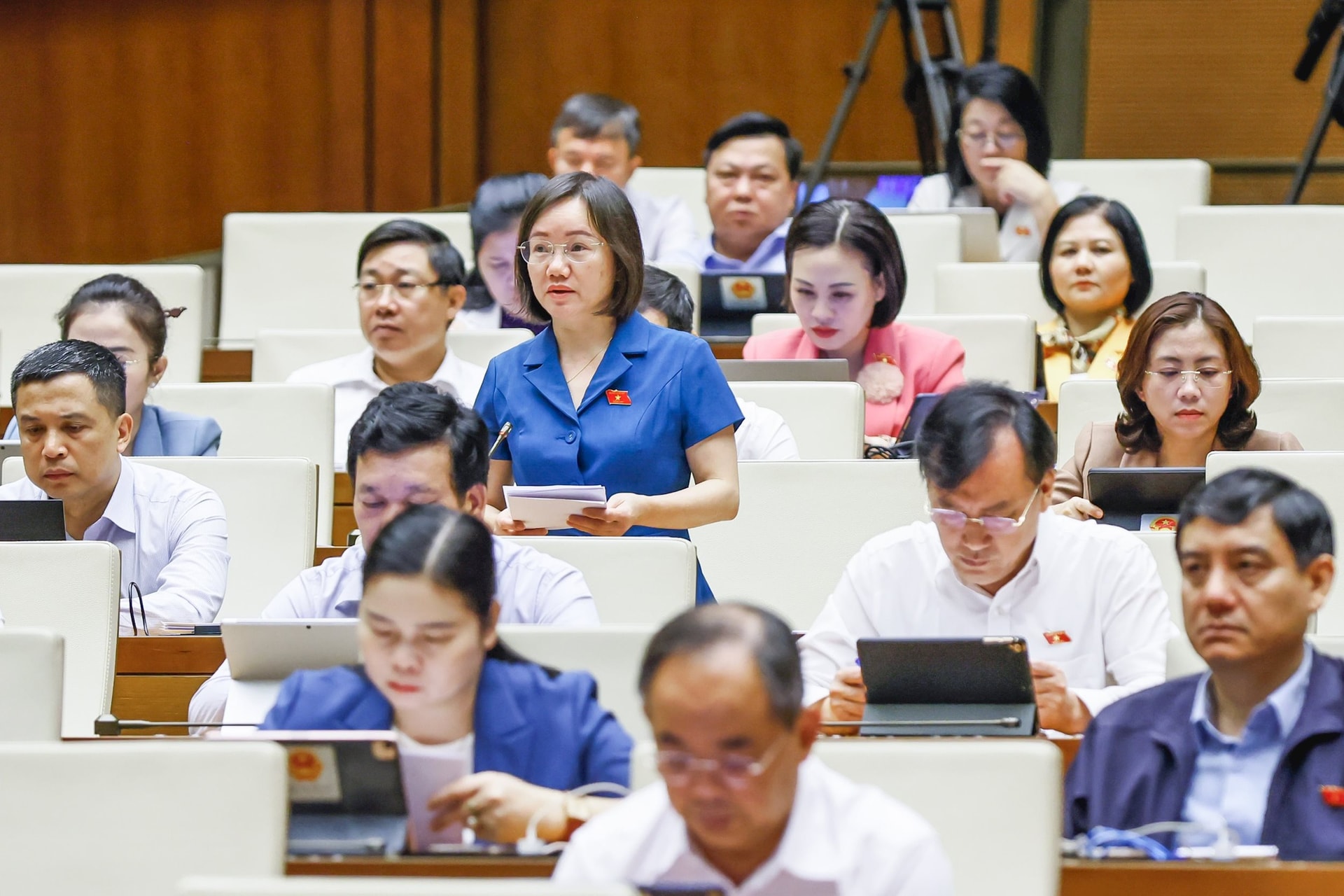 Đại biểu Thái Thị An Chung, đoàn Nghệ An phát biểu ý kiến.