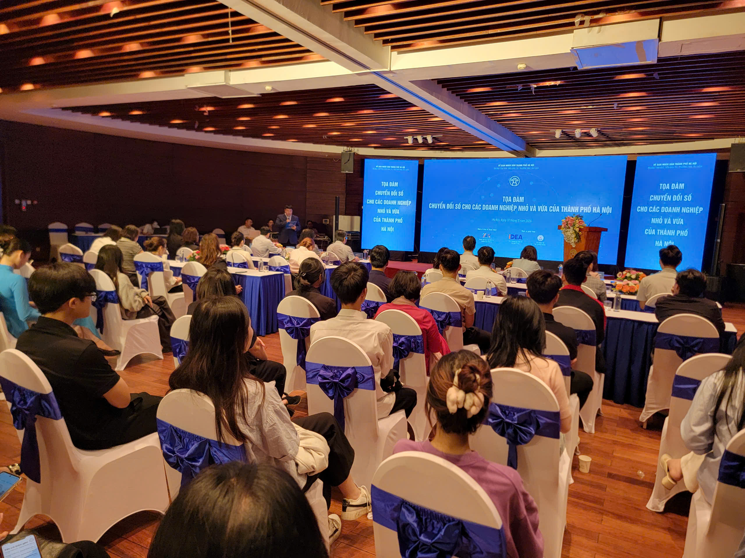 Tọa đ&agrave;m chuy&ecirc;n đề về &ldquo;Chuyển đổi số cho c&aacute;c doanh nghiệp nhỏ v&agrave; vừa Th&agrave;nh phố H&agrave; Nội&rdquo;