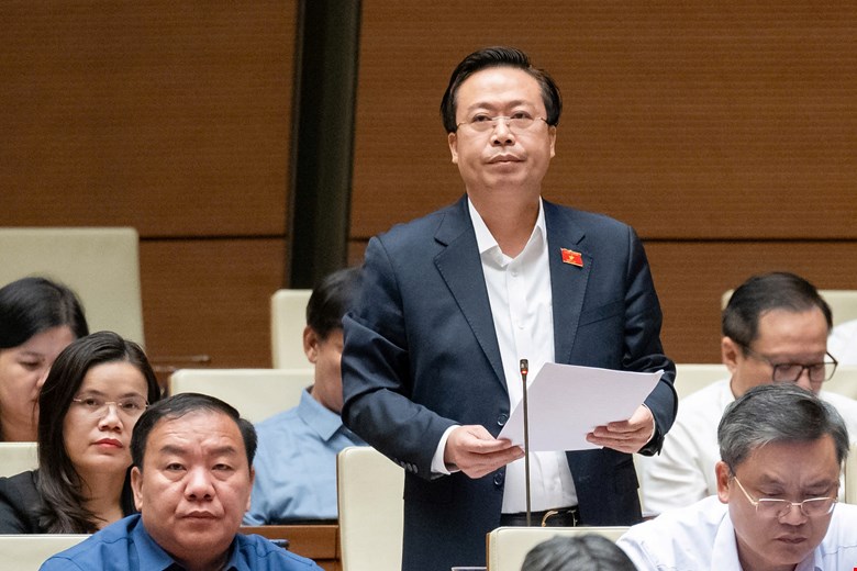 Đại biểu Nguyễn Đại Thắng, đoàn Hưng Yên đóng góp ý kiến thảo luận.