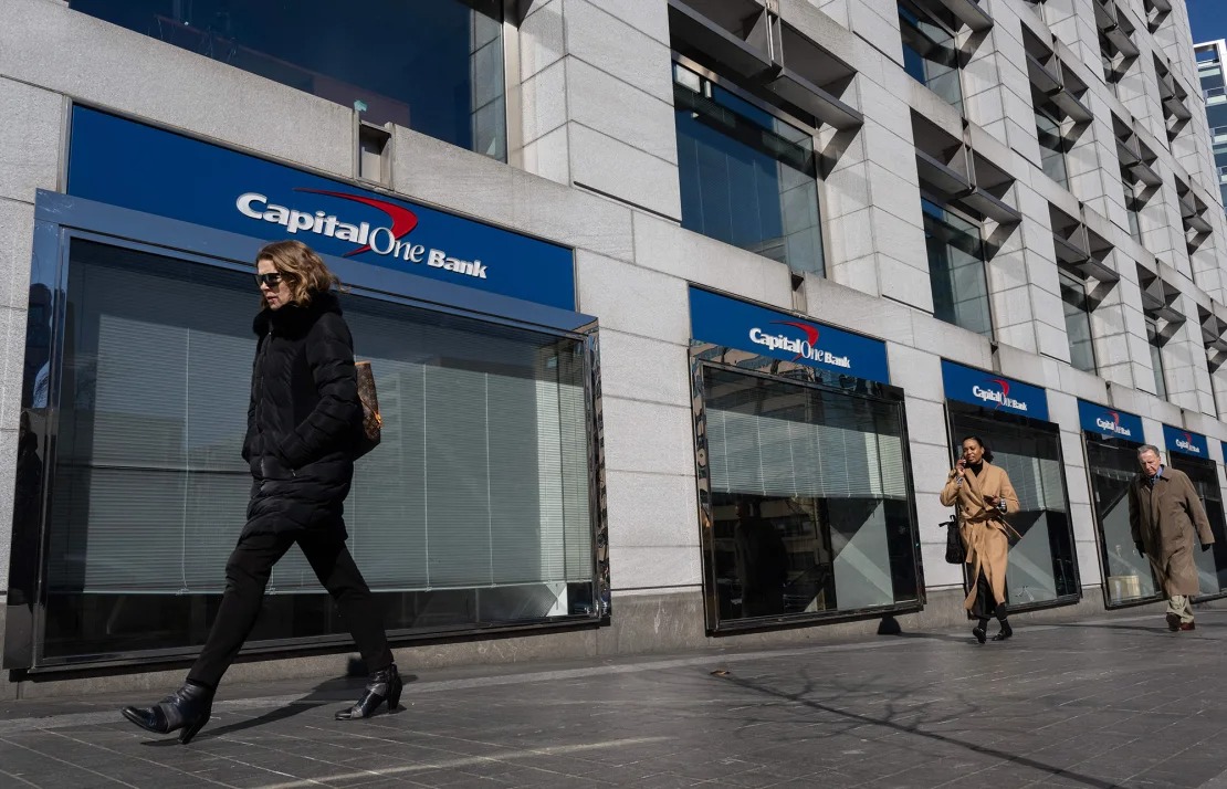 Nhà đầu tư tin rằng đề xuất sáp nhập của Capital One với Discover Financial  Services sẽ sớm được chấp thuận dưới chính quyền Trump - Ảnh: Getty Images