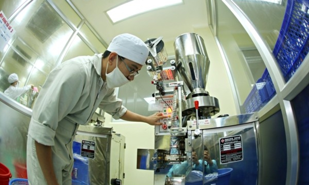 Phát triển ngành công nghiệp hóa chất. Ảnh minh họa.