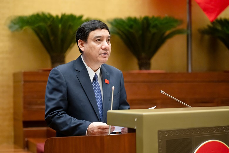 Chủ nhiệm Ủy ban Văn hóa, Giáo dục Nguyễn Đắc Vinh: Ủy ban tán thành với quan điểm tăng diện tích quảng cáo trên ấn phẩm báo, tạp chí để giúp cơ quan báo chí tăng nguồn thu, thực hiện tốt hơn cơ chế tự chủ tài chính.