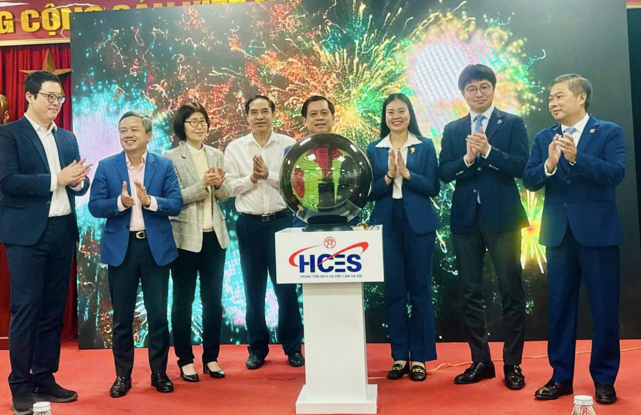 Khai mạc ngày hội việc làm.
