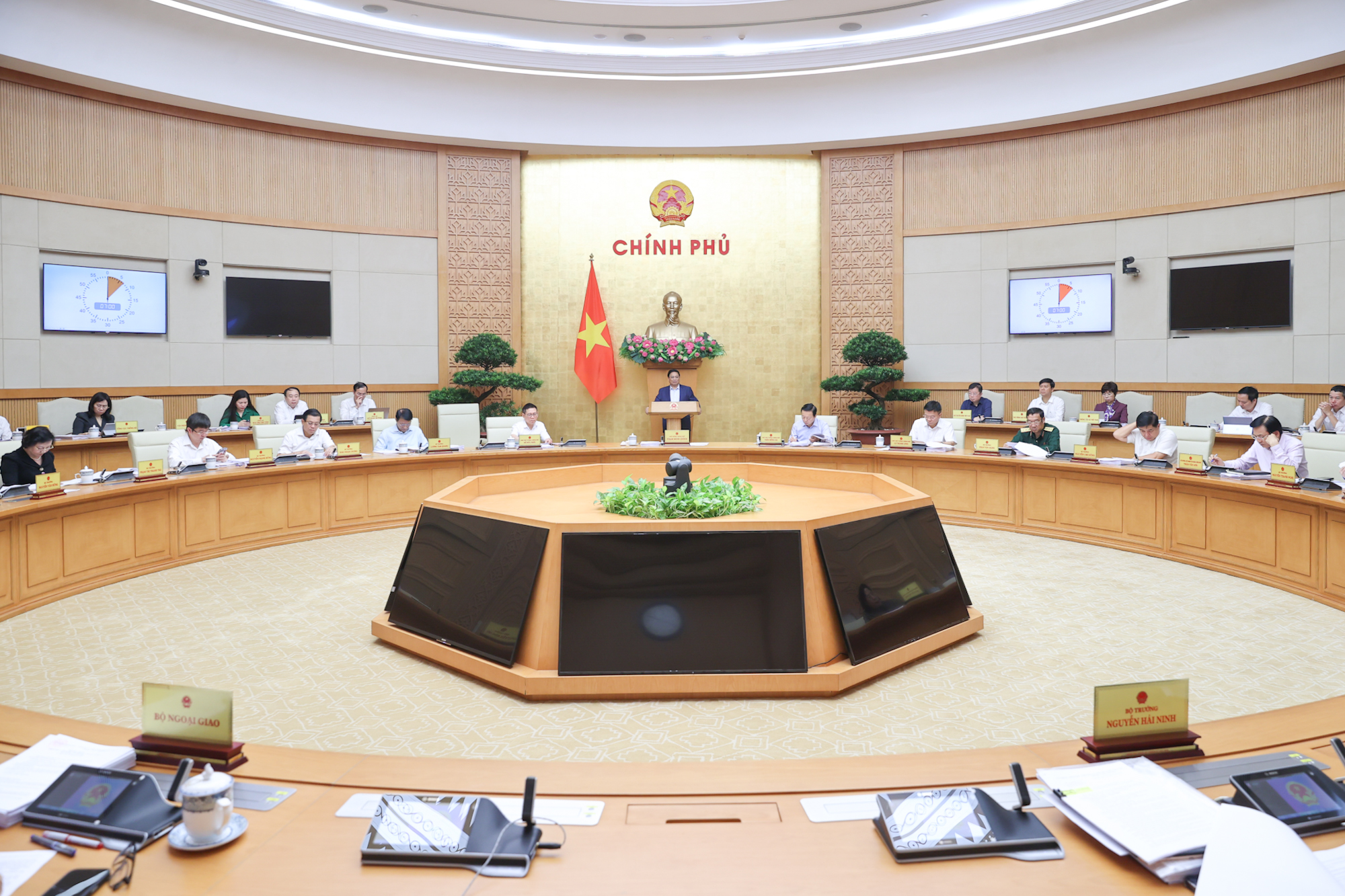 Quang cảnh phiên họp. Ảnh: VGP.
