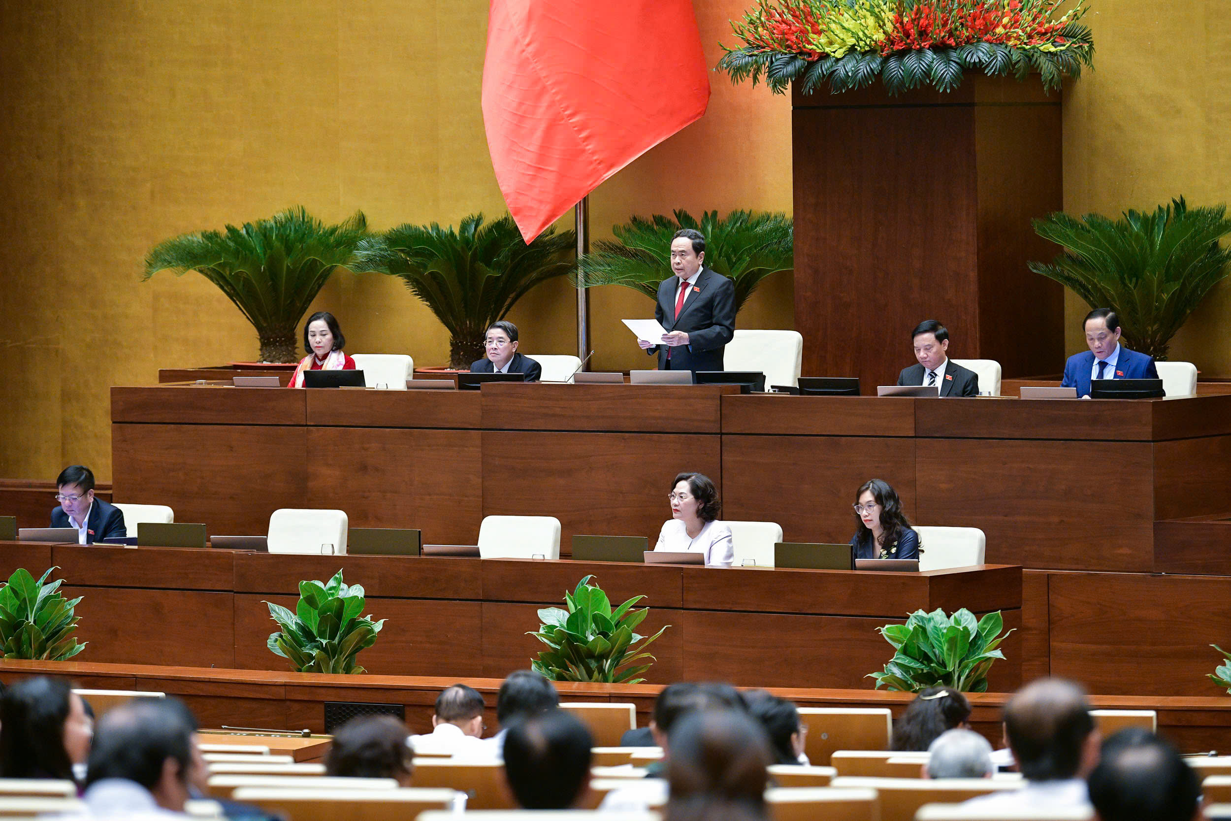 Chủ tịch Quốc hội Trần Thanh Mẫn ph&aacute;t biểu kết th&uacute;c nh&oacute;m vấn đề thứ nhất đối với lĩnh vực ng&acirc;n h&agrave;ng.