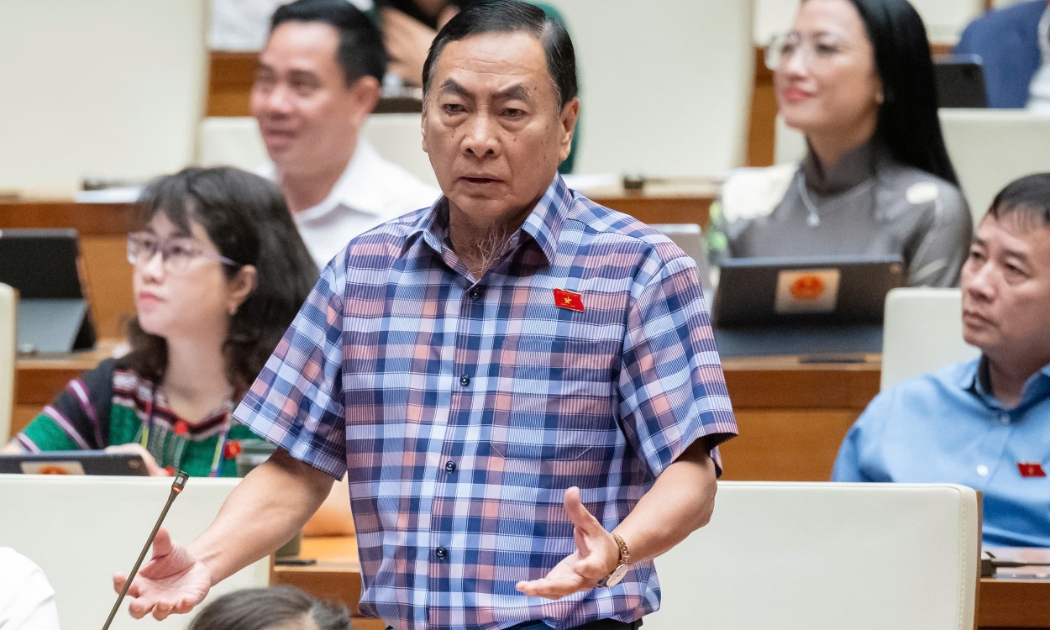 Đại biểu Phạm Văn Hòa phát biểu tại phiên chất vấn và trả lời chất vấn của Quốc hội - Ảnh: Quochoi.vn