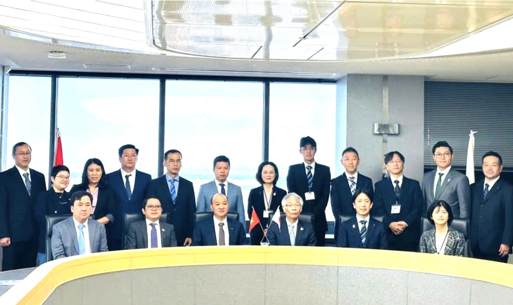 Đo&agrave;n c&ocirc;ng t&aacute;c th&agrave;nh phố Đ&agrave; Nẵng v&agrave; l&atilde;nh đạo th&agrave;nh phố Osaka.