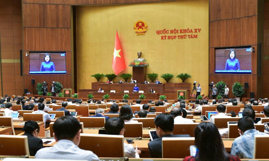 Sáng 11/11, Thống đốc Ngân hàng Nhà nước Nguyễn Thị Hồng đăng đàn trả lời chất vấn.