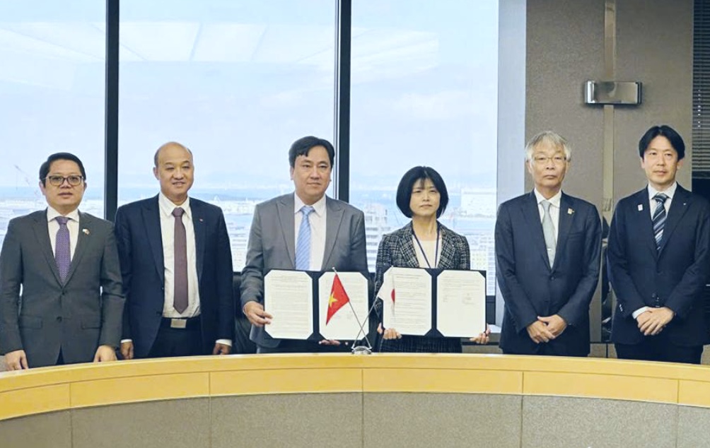 Lãnh đạo 2 thành phố Đà Nẵng và Osaka chứng kiến Sở Tài Nguyên và Môi trường Đà Nẵng và Cục Môi trường Sakai ký kết Biên bản ghi nhớ hợp tác Dự án hỗ trợ hình thành thành phố trung hòa các-bon tại Đà Nẵng.