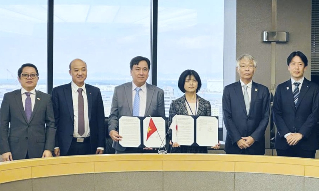 Lãnh đạo 2 thành phố Đà Nẵng và Osaka chứng kiến Sở Tài Nguyên và Môi trường Đà Nẵng và Cục Môi trường Sakai ký kết Biên bản ghi nhớ hợp tác Dự án hỗ trợ hình thành thành phố trung hòa các-bon tại Đà Nẵng.