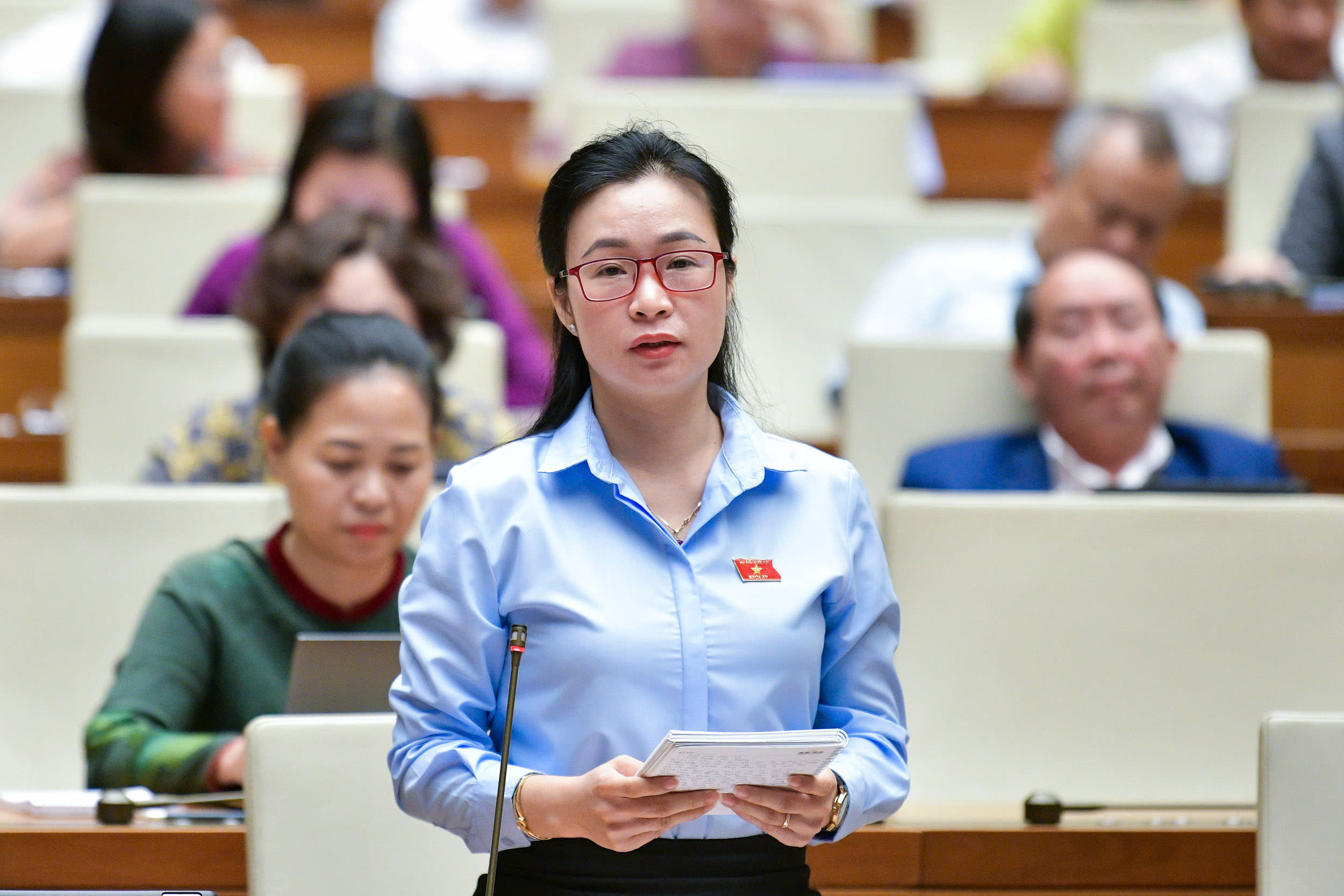 Đại biểu Trần Thị Thu Hằng, đo&agrave;n tỉnh Đắk N&ocirc;ng. Ảnh: Quochoi.vn.