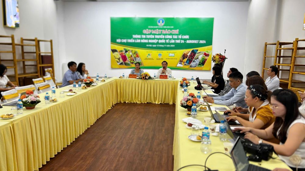 Quang cảnh buổi họp báo.
