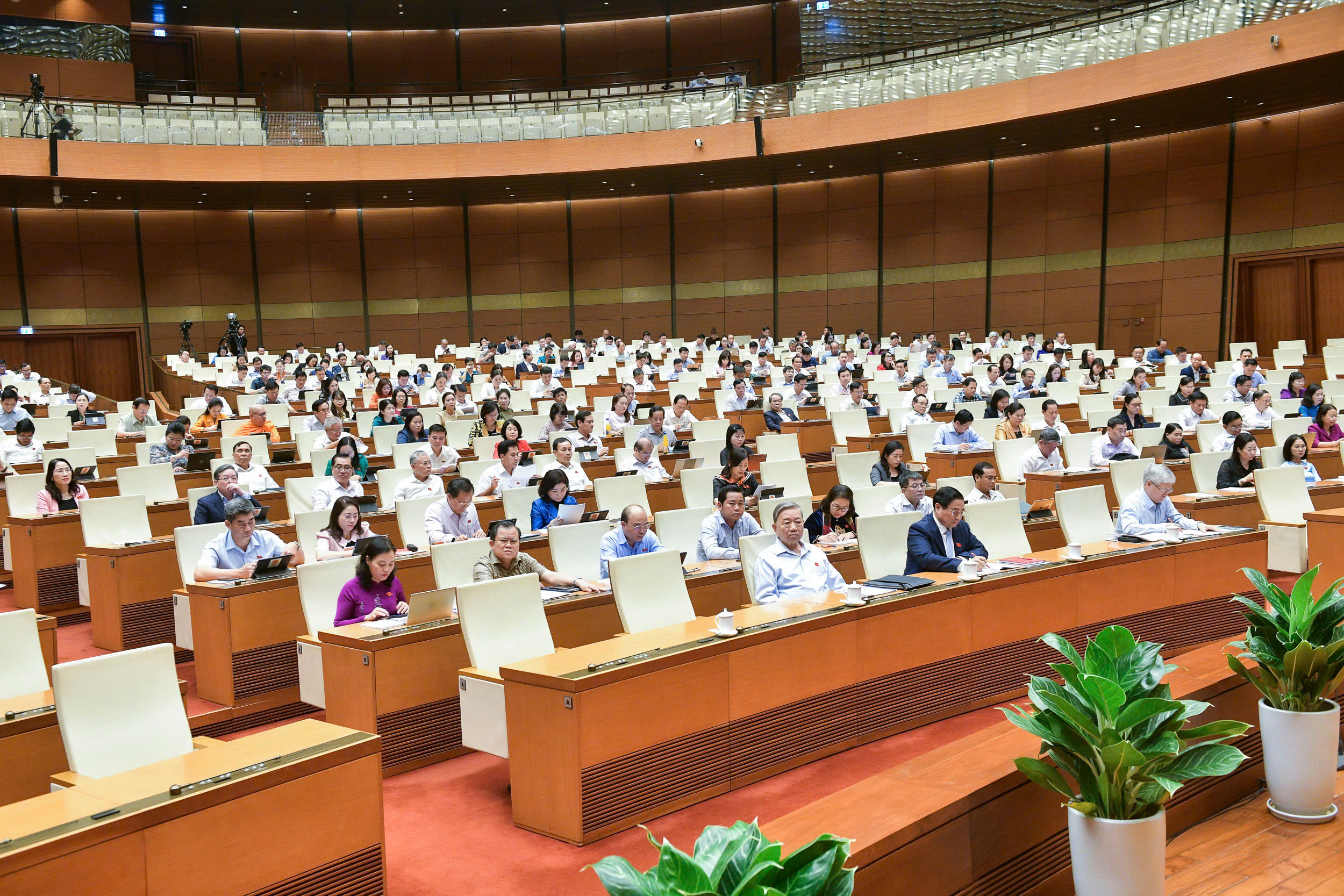 Quốc hội tiến hành chất vấn và trả lời chất vấn nhóm vấn đề thuộc lĩnh vực thông tin và truyền thông. Ảnh: Quochoi.vn