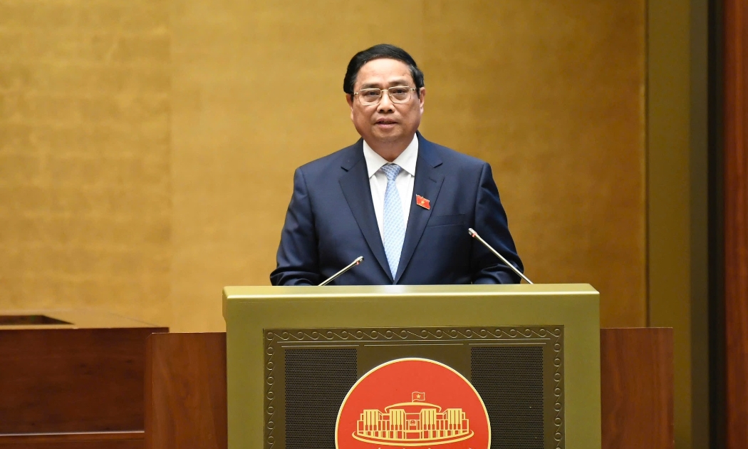 Thủ tướng Phạm Minh Chính trình bày báo cáo, giải trình một số vấn đề chủ yếu được đại biểu Quốc hội quan tâm - Ảnh: VGP