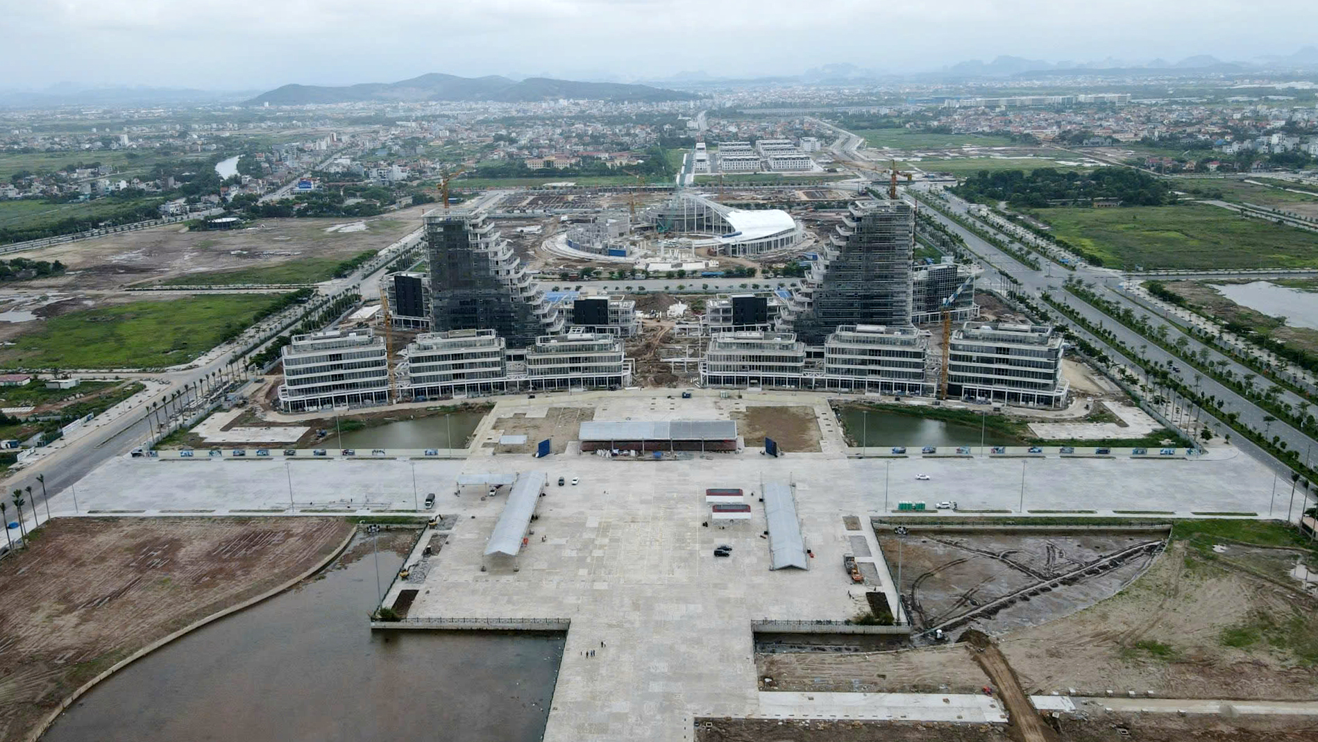 Dự án quảng trường phía trước Trung tâm Chính trị - Hành chính tại khu đô thị mới Bắc sông Cấm được điều chỉnh chủ trương đầu tư.